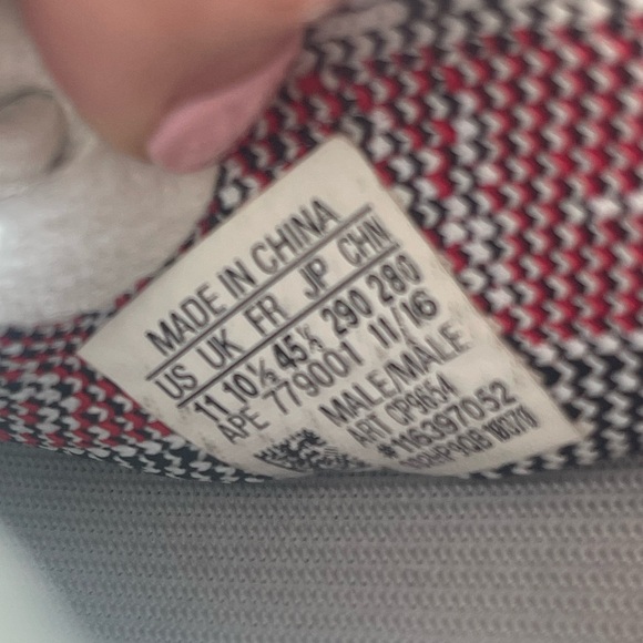 Authentic Adidas Yeezy Boost 350 V2 Zebra sneakers - Picture 8 of 11